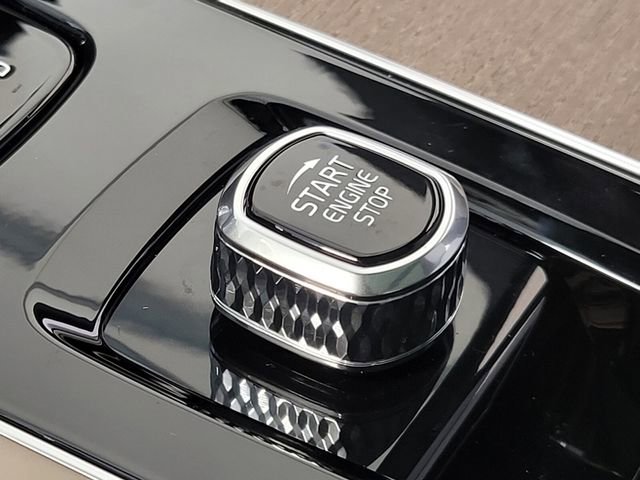 New 2026 Volvo XC90 B6 Plus w/ Protection Package Premier AWD/4WD image 21