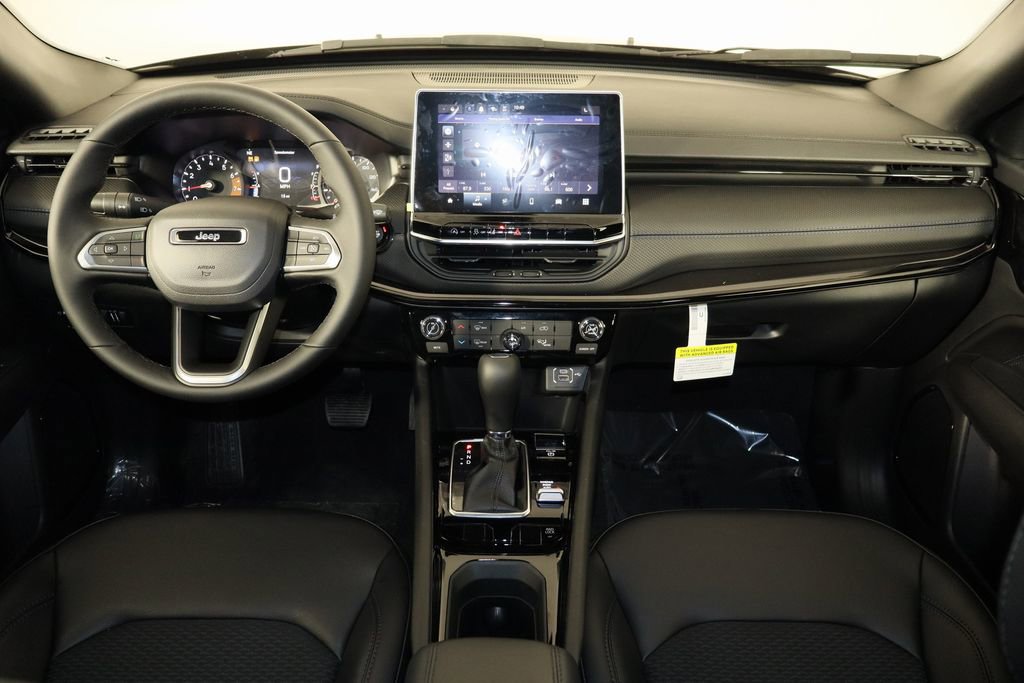 New 2026 Jeep Compass Latitude image 14