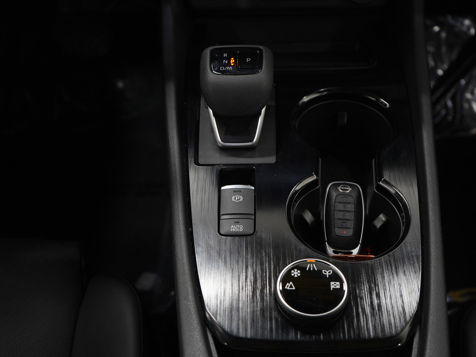 Used 2024 Nissan Rogue SV w/ SV Premium Package image 17