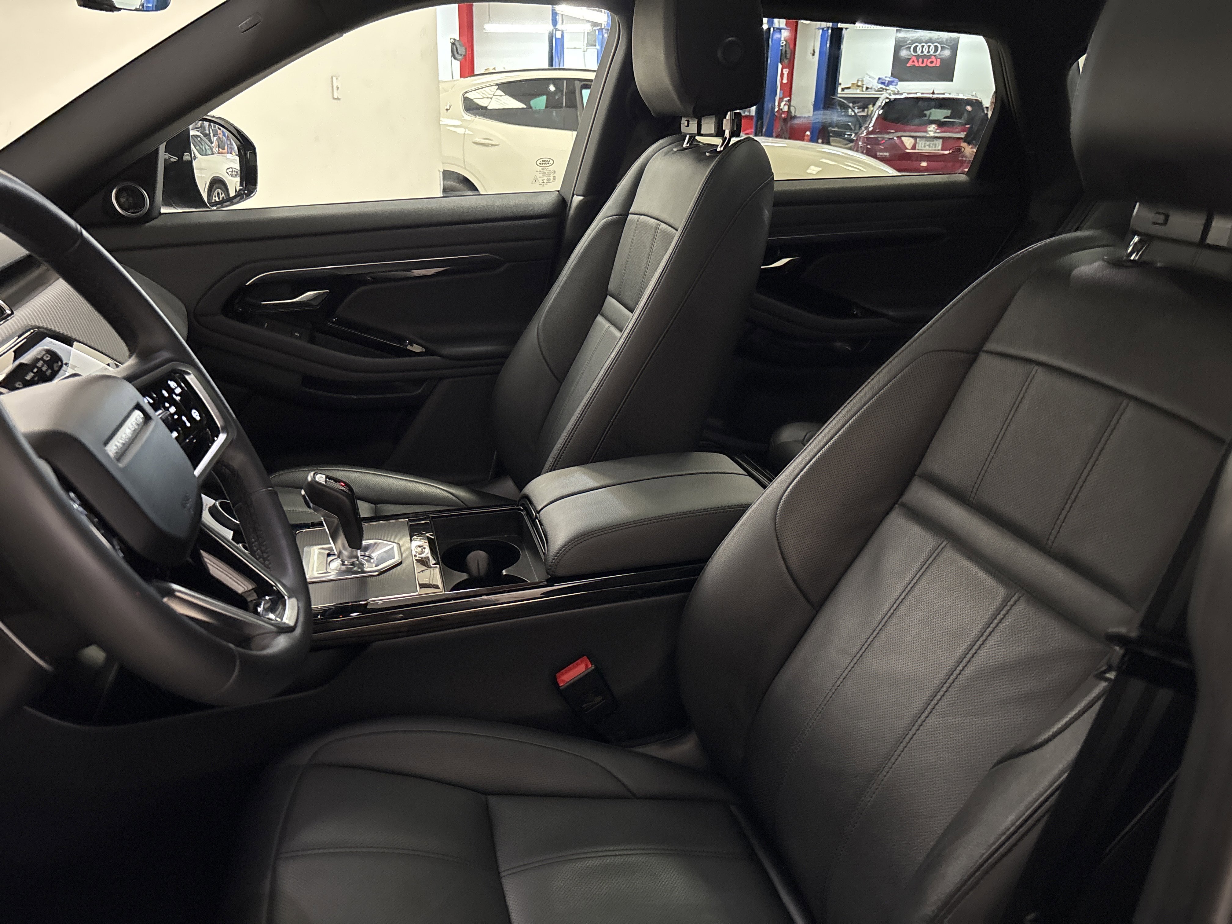 Used 2023 Land Rover Range Rover Evoque R-Dynamic S image 23