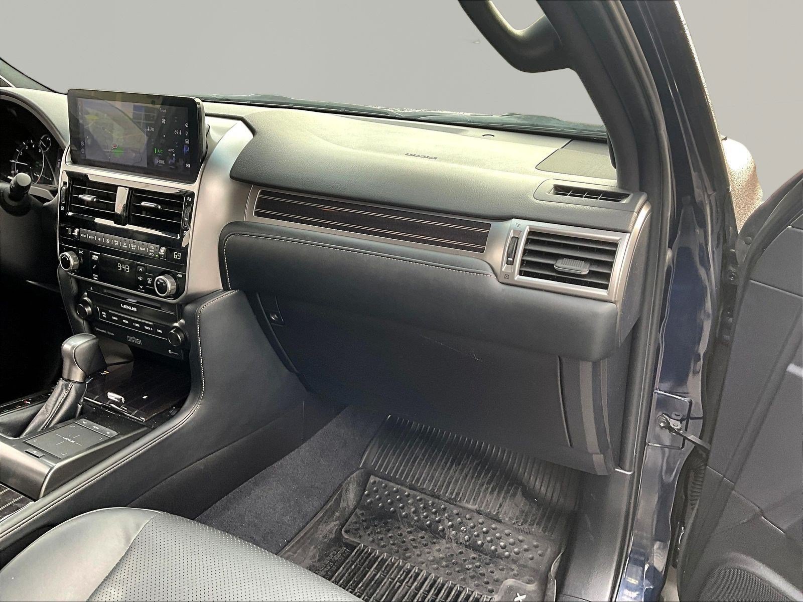 Used 2023 Lexus GX 460 Luxury w/ Sport Design Package AWD/4WD image 26