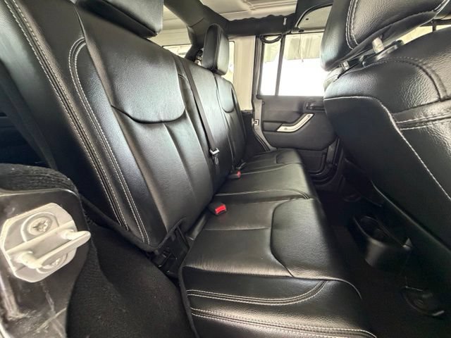 Used 2017 Jeep Wrangler Unlimited Sahara w/ Connectivity Group AWD/4WD image 24