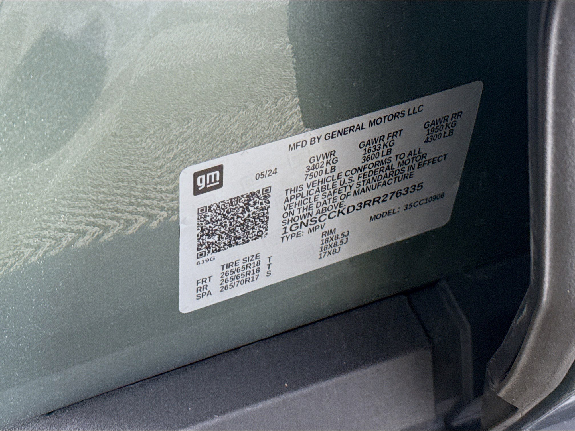 Used 2024 Chevrolet Suburban LT RWD image 40