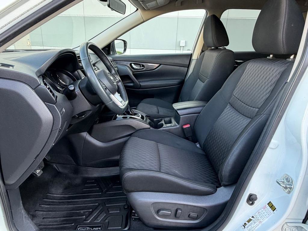 Used 2018 Nissan Rogue SV image 25