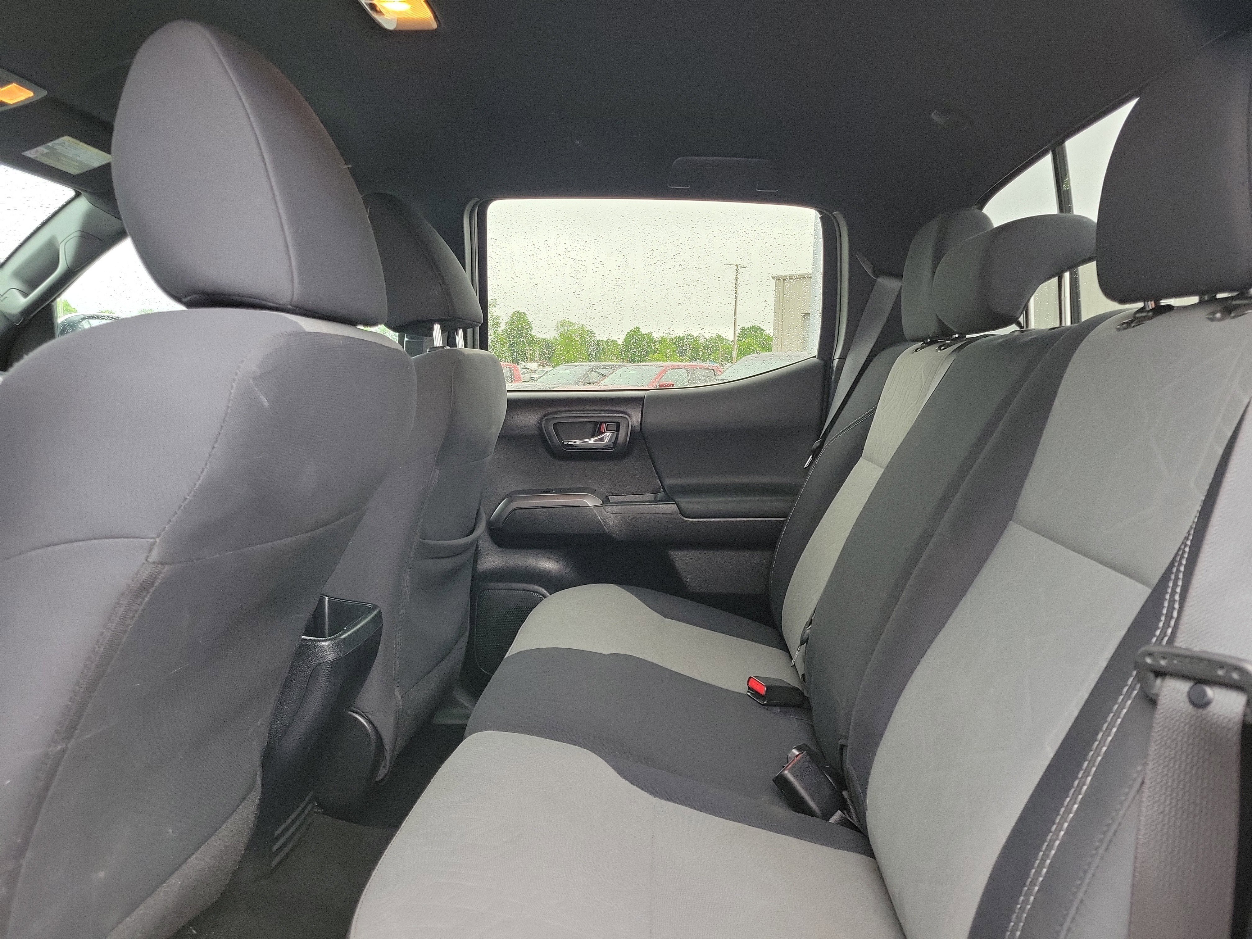 Used 2020 Toyota Tacoma TRD Sport image 11