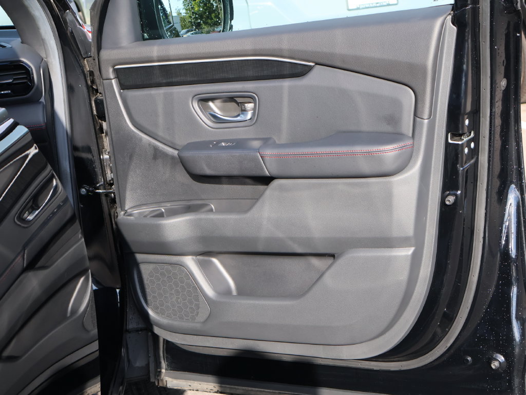 Certified 2025 Honda Pilot Black Edition image 11