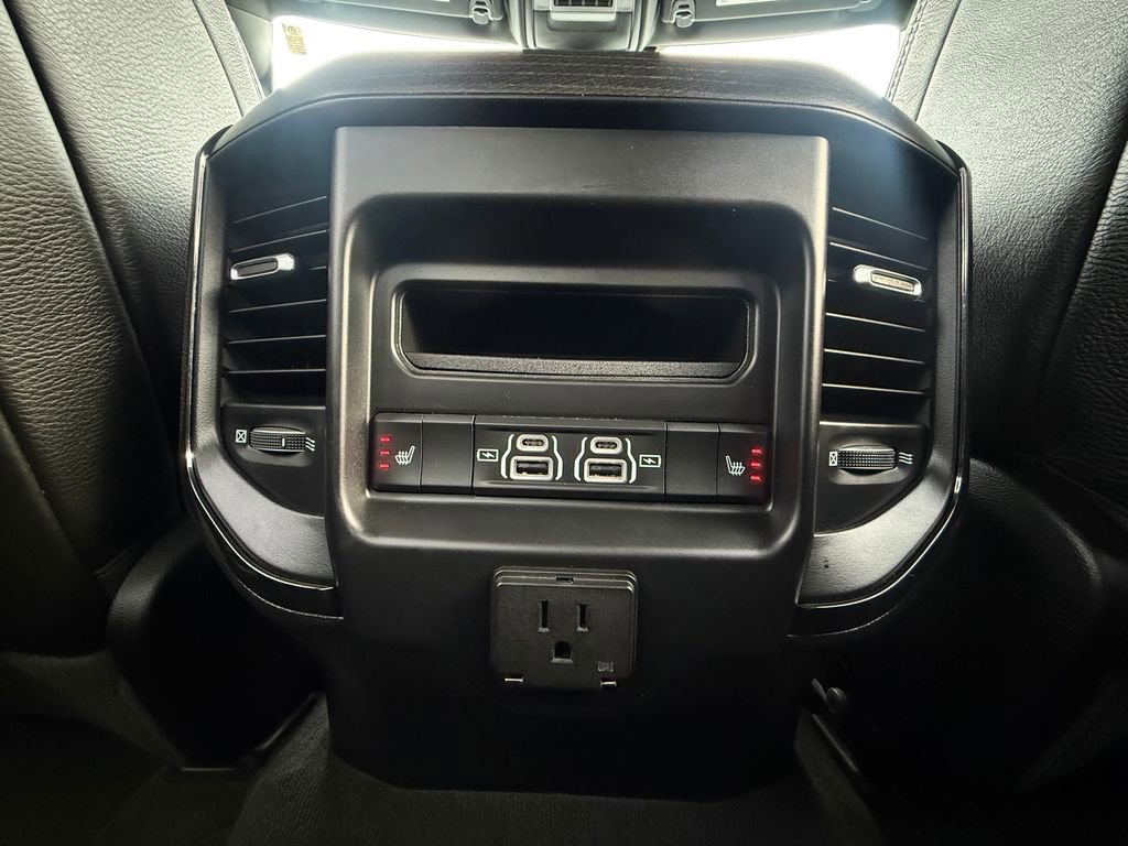Used 2022 RAM 1500 Limited w/ Body-Colour Bumper Group image 32