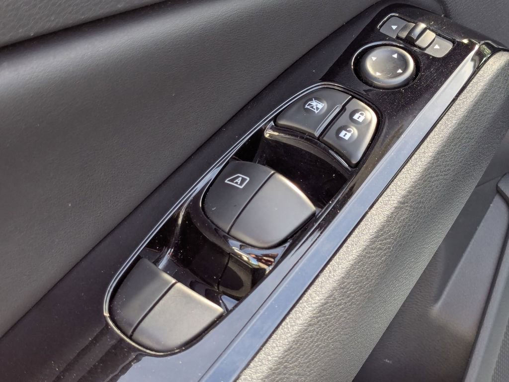 Used 2025 Nissan Altima 2.5 SR image 15