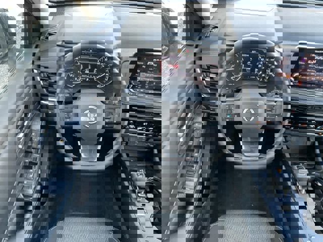 Used 2025 Nissan Rogue SV image 18