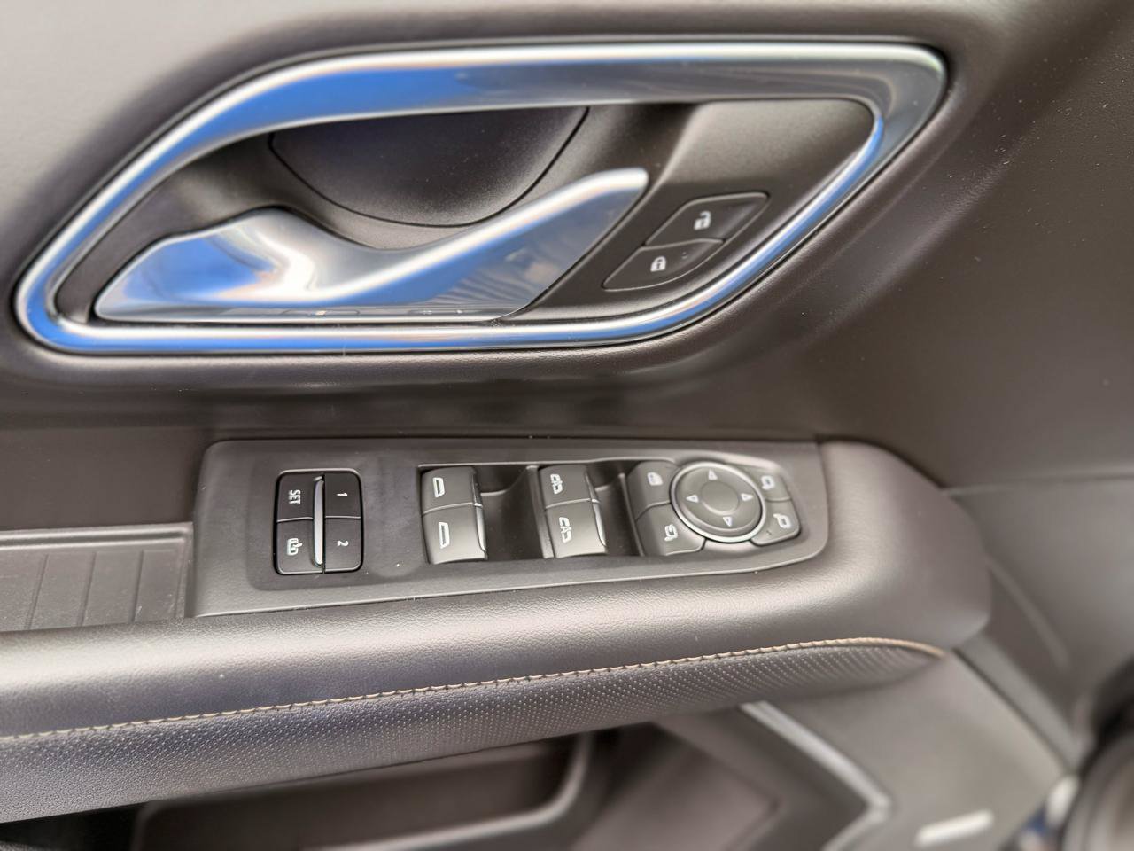 Used 2024 Chevrolet Tahoe Premier AWD/4WD image 9