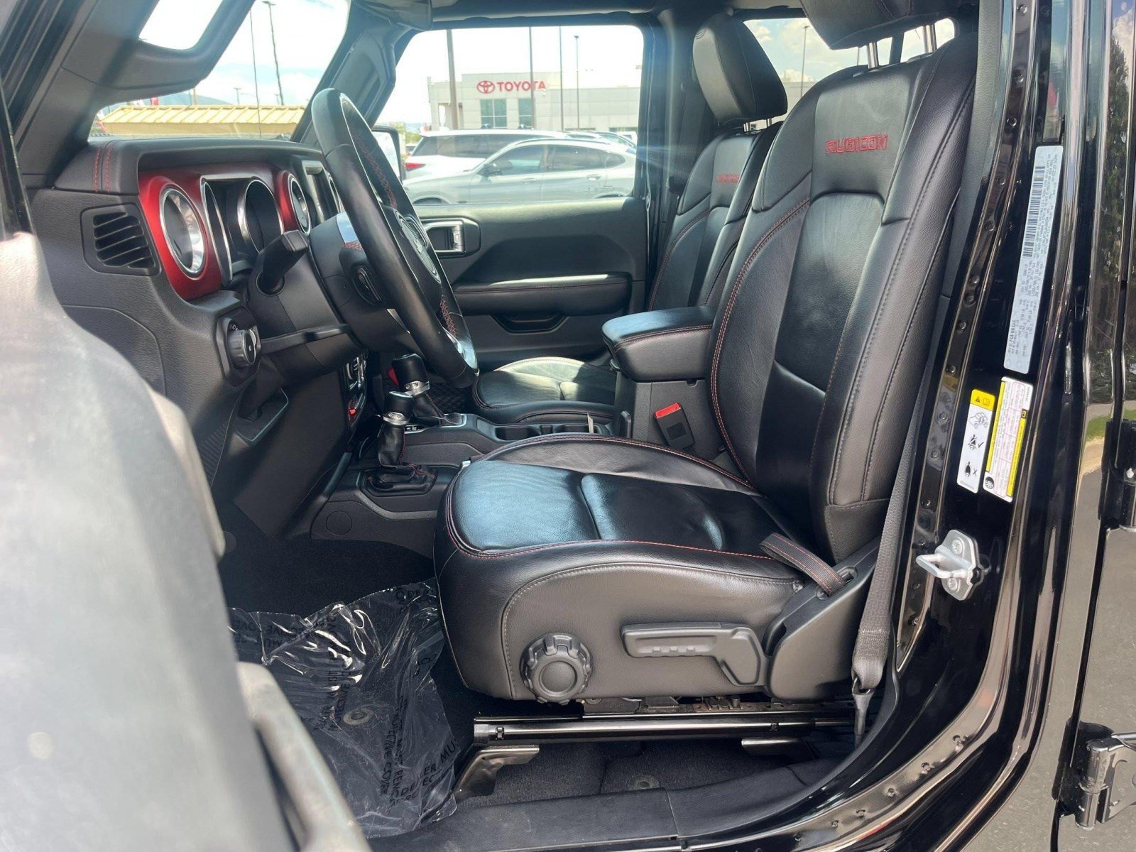Used 2018 Jeep Wrangler Unlimited Rubicon w/ LED Lighting Group AWD/4WD image 12