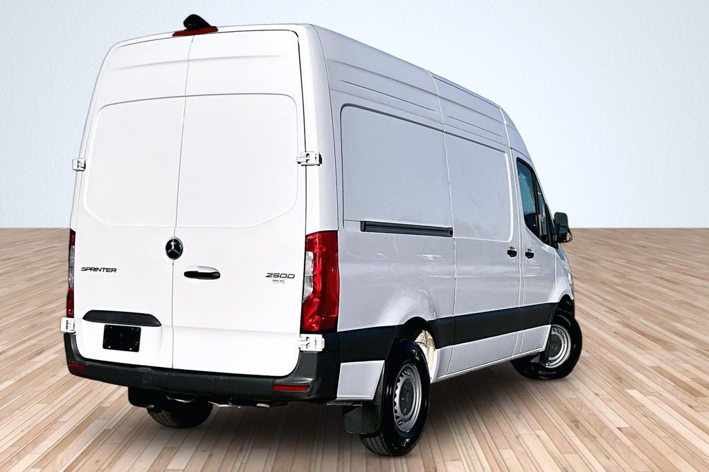 Used 2025 Mercedes-Benz Sprinter 2500 image 2
