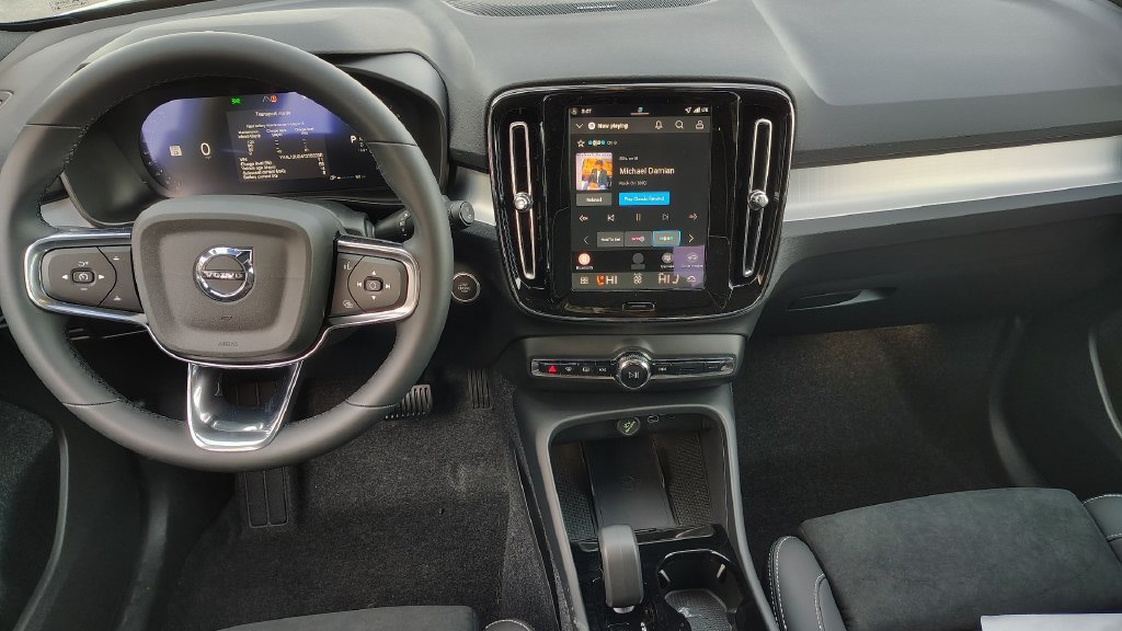 New 2026 Volvo XC40 B5 Ultra w/ Climate Package AWD/4WD image 12