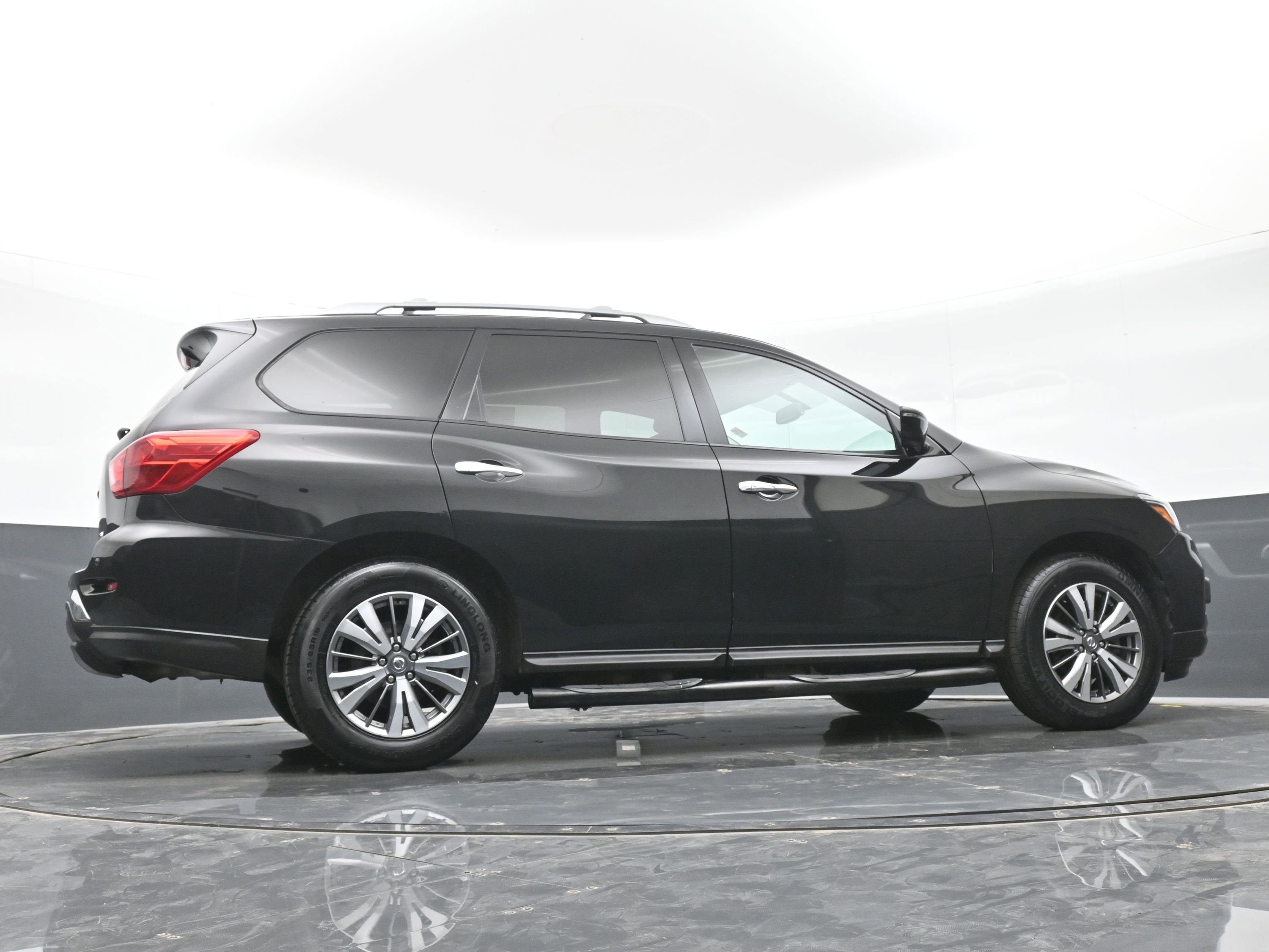 Used 2020 Nissan Pathfinder SV image 43