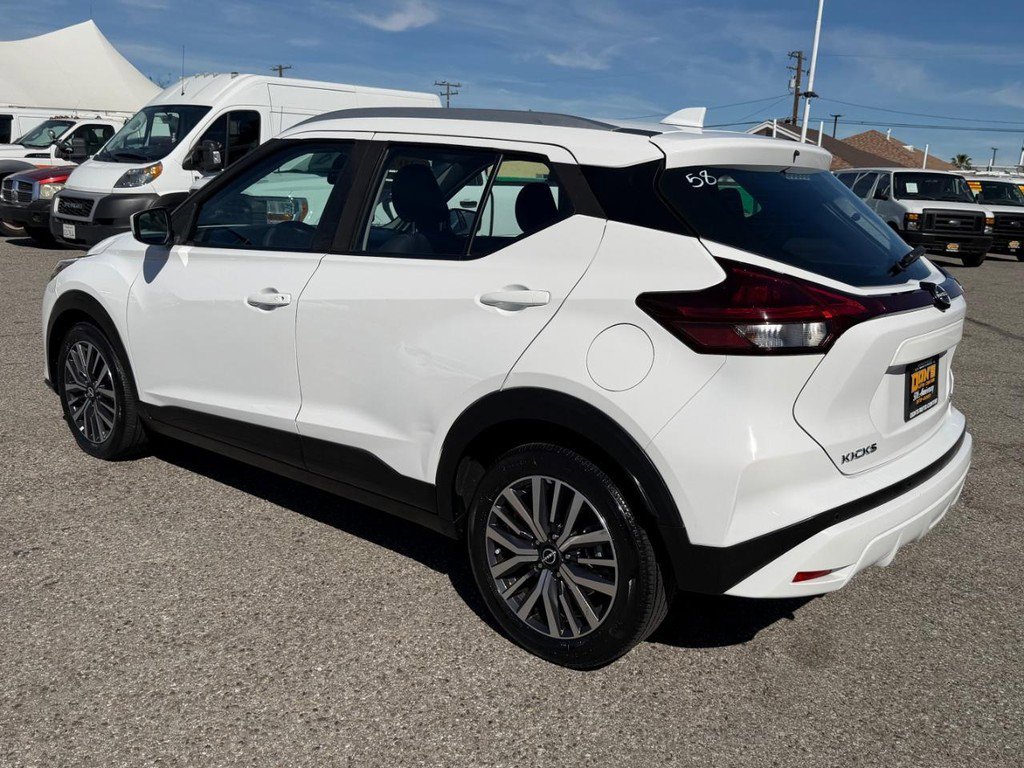 Used 2022 Nissan Kicks SV image 9