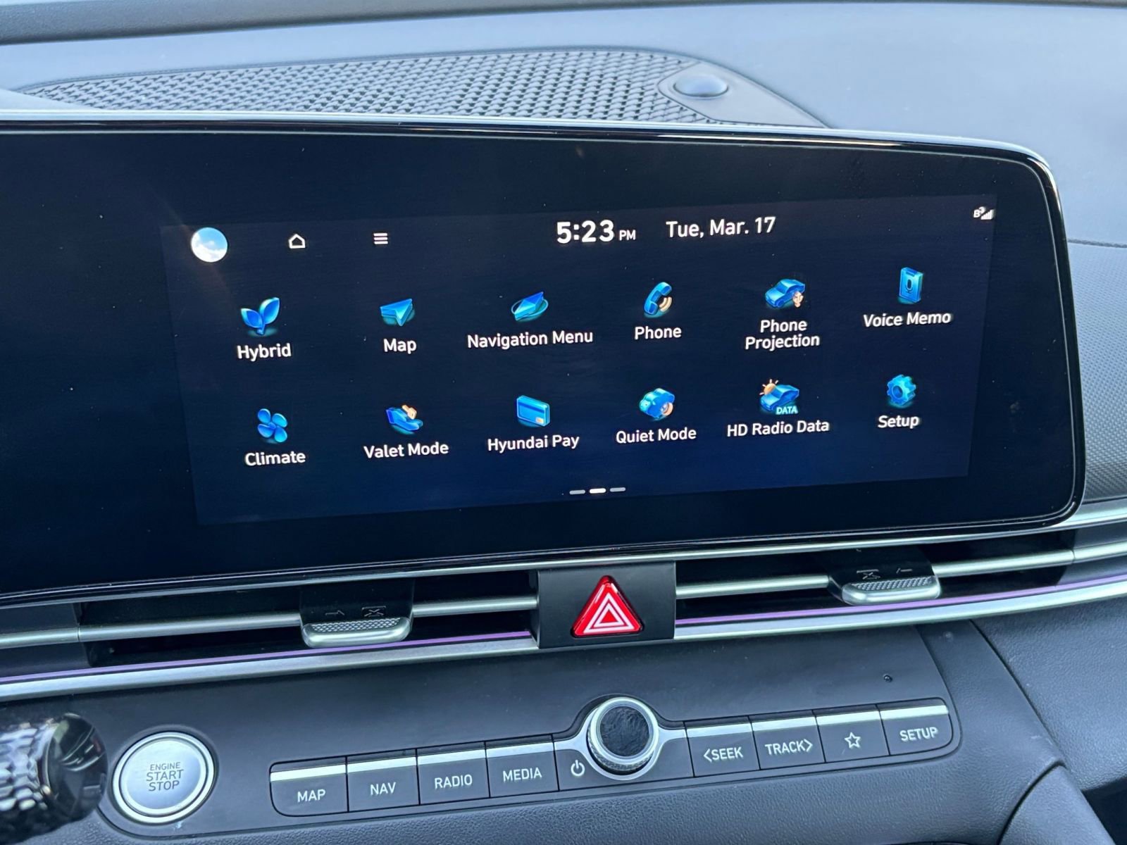 Used 2025 Hyundai Elantra Limited image 21