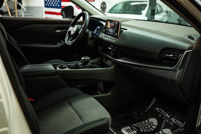 Used 2022 Nissan Rogue SV image 13