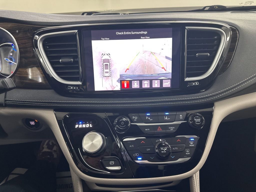 Used 2022 Chrysler Pacifica Limited image 40
