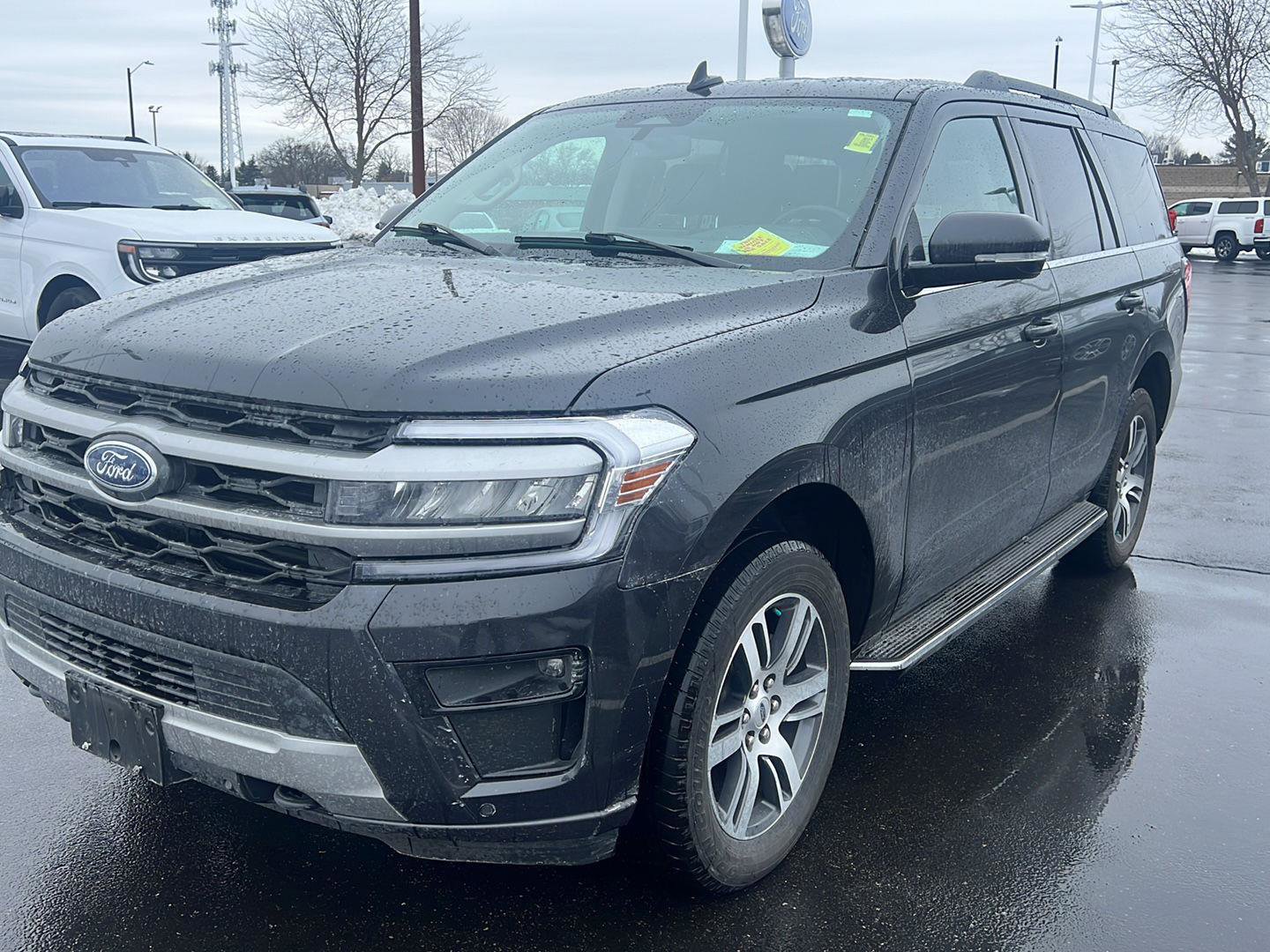 Used 2023 Ford Expedition XLT image 13