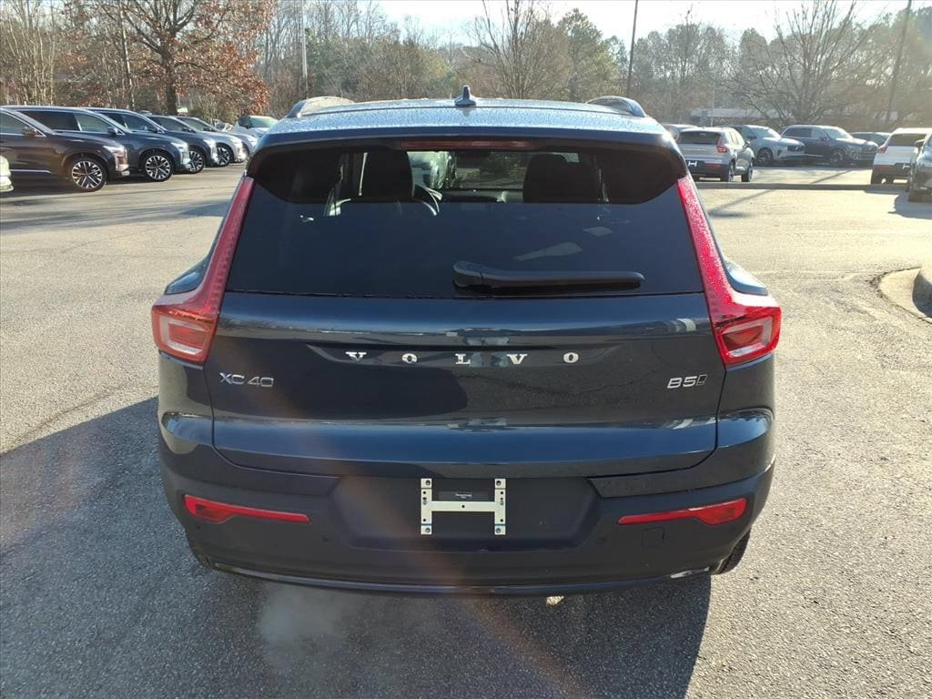 New 2026 Volvo XC40 B5 Core w/ Climate Package AWD/4WD image 4