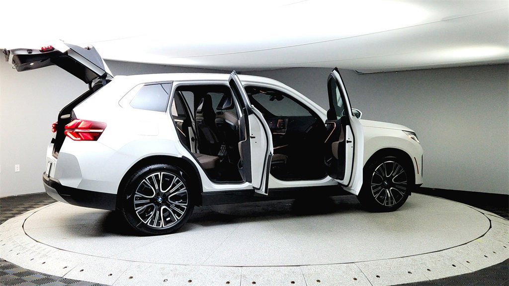 Used 2025 BMW X3 xDrive30i w/ Convenience Package image 12