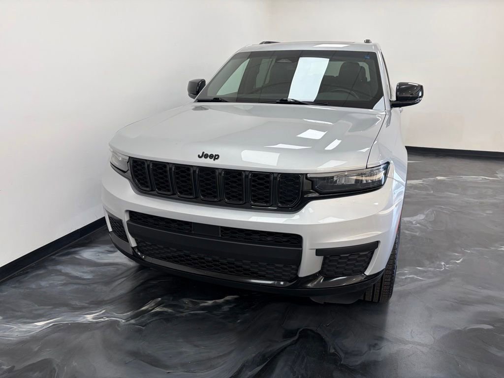 Used 2022 Jeep Grand Cherokee L Laredo AWD/4WD image 3