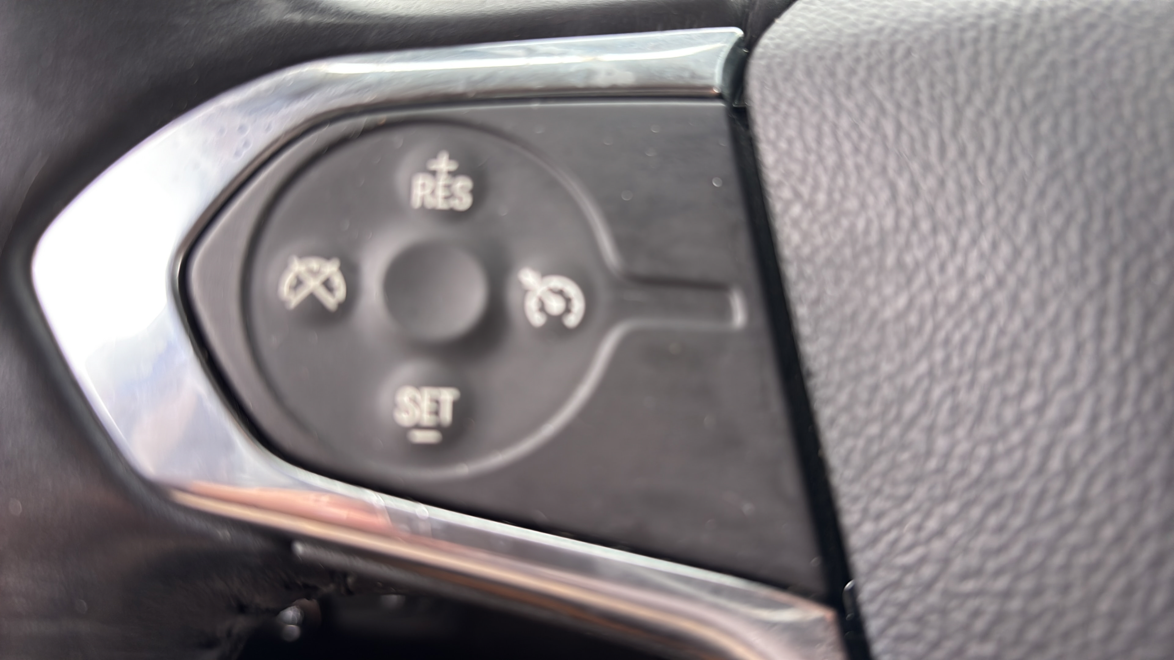 Used 2018 Chevrolet Traverse LT FWD image 26