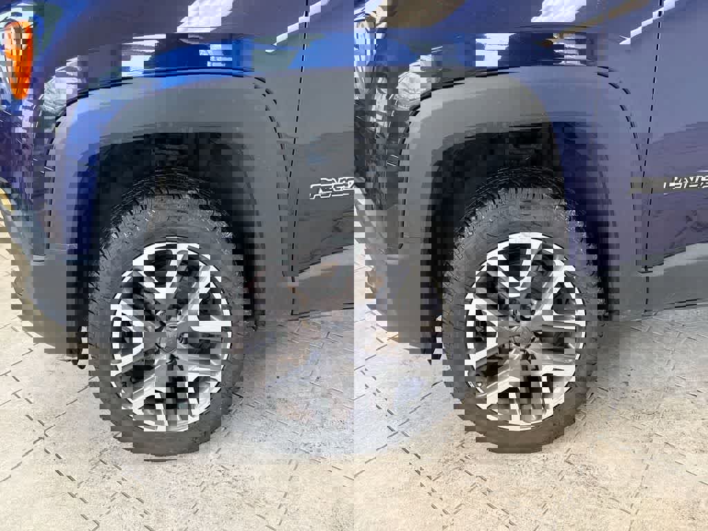 Used 2016 Jeep Renegade Latitude w/ Popular Equipment Group image 14