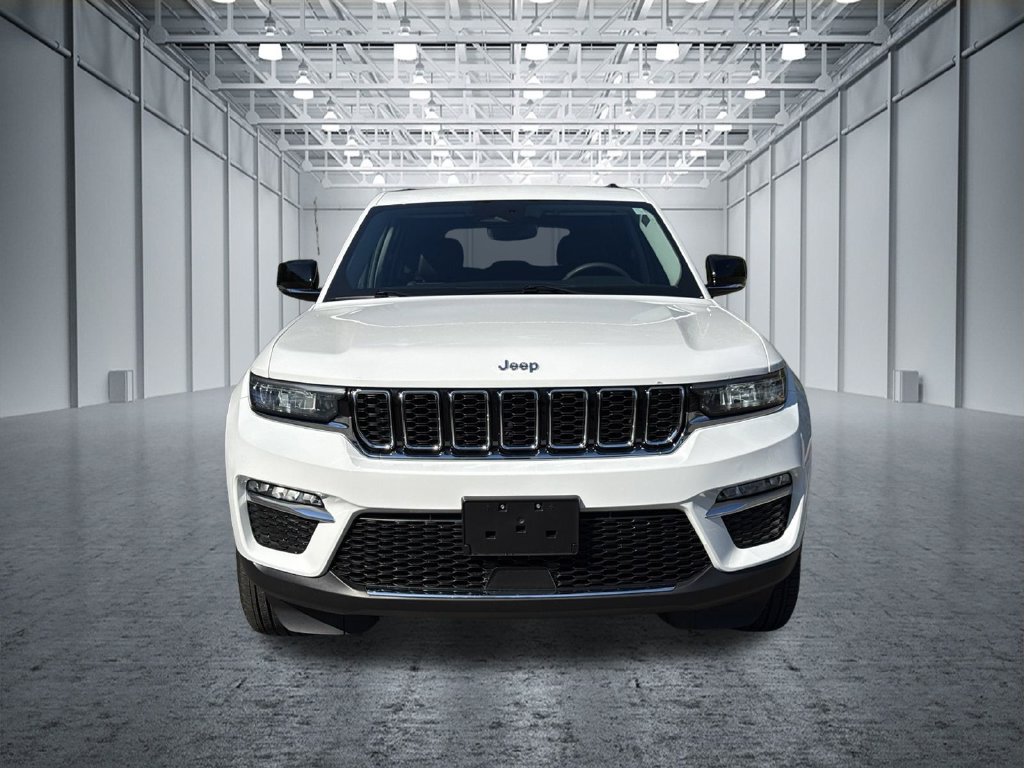 Used 2023 Jeep Grand Cherokee Limited AWD/4WD image 3