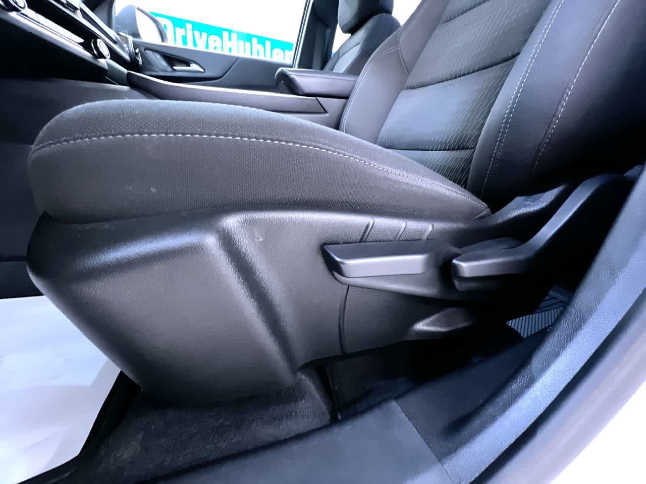 Used 2025 Chevrolet Equinox LT w/ Safety and Technology Package AWD/4WD image 13