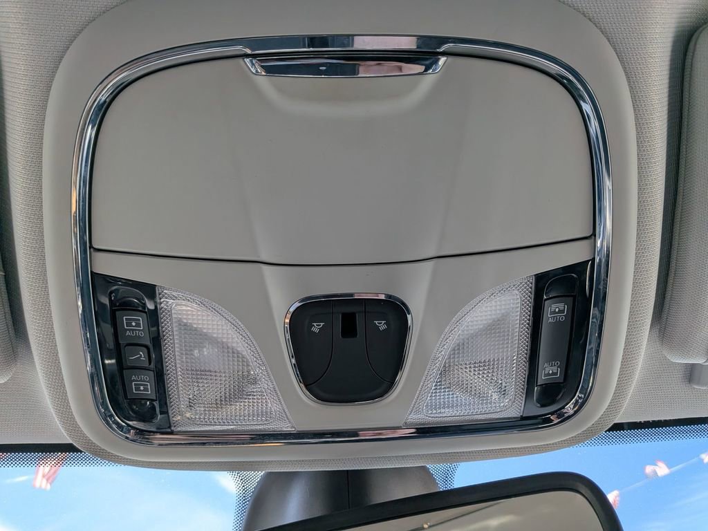 Used 2019 Jeep Cherokee Limited AWD/4WD image 21