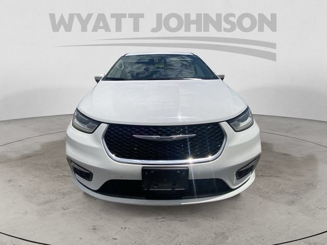 Used 2023 Chrysler Pacifica Touring-L FWD image 14