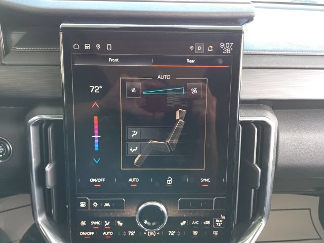 Used 2024 GMC Acadia Elevation w/ Trailering Package AWD/4WD image 18