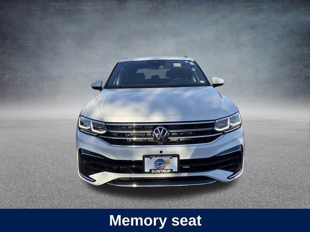 Used 2023 Volkswagen Tiguan SEL R-Line image 9