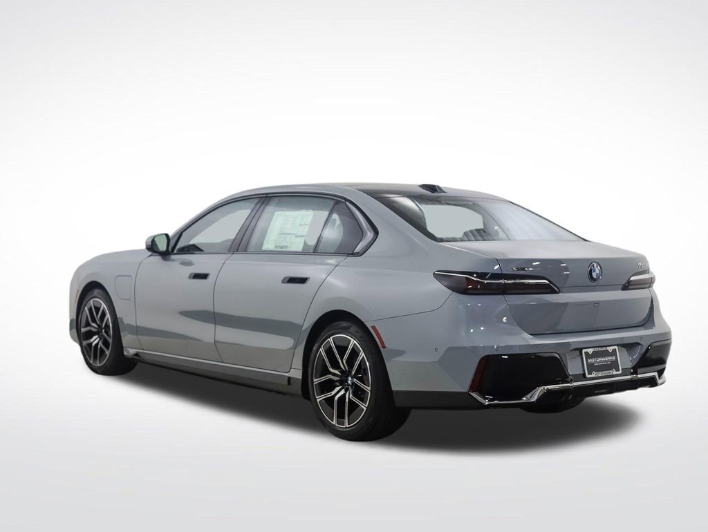 Used 2026 BMW 750e xDrive AWD/4WD image 4