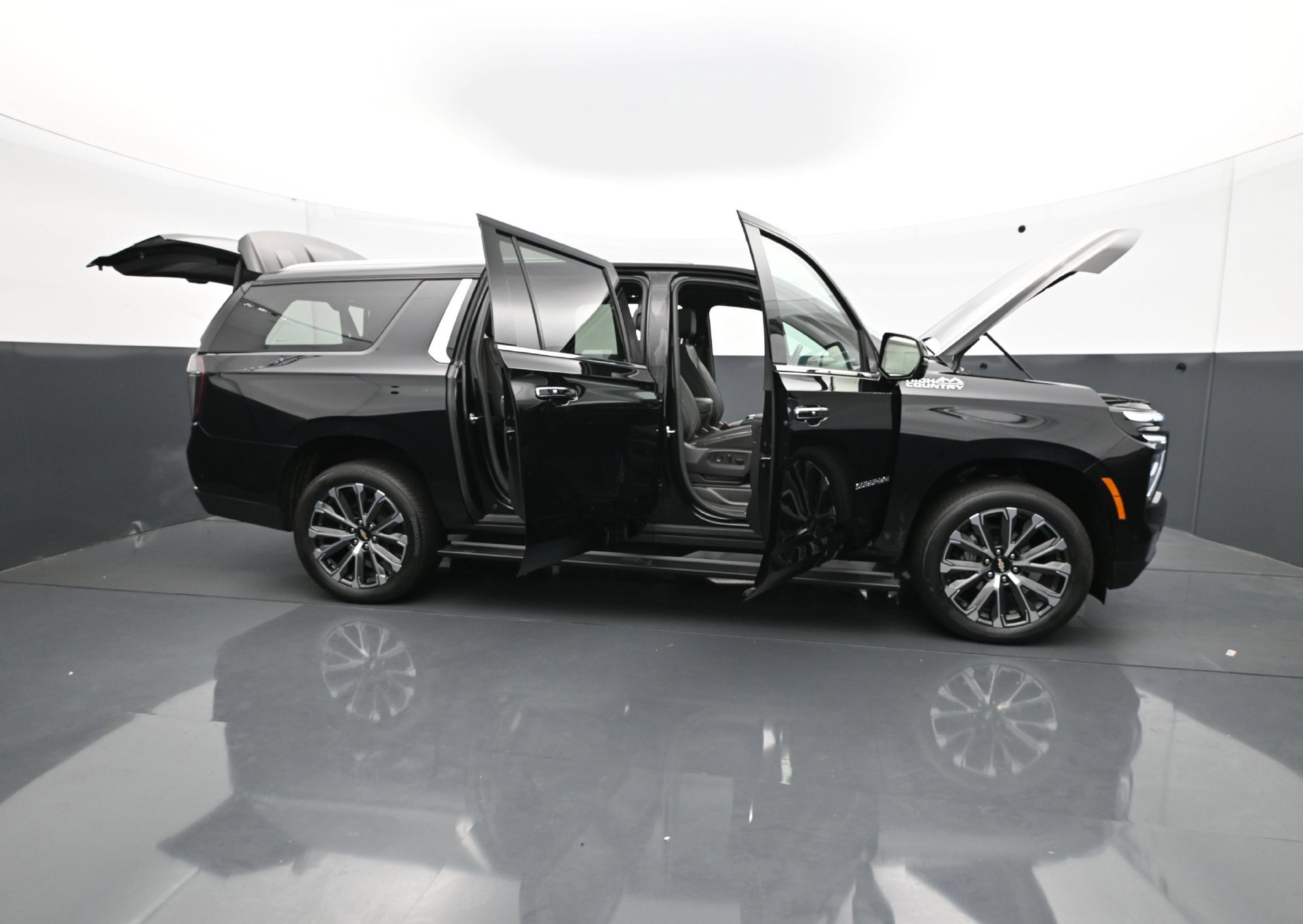 Used 2025 Chevrolet Suburban High Country AWD/4WD image 40