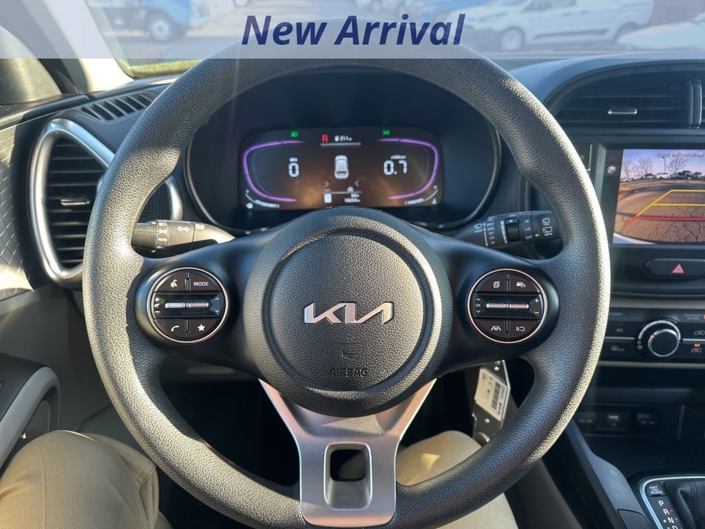 Used 2025 Kia Soul LX w/ LX Technology Package image 13