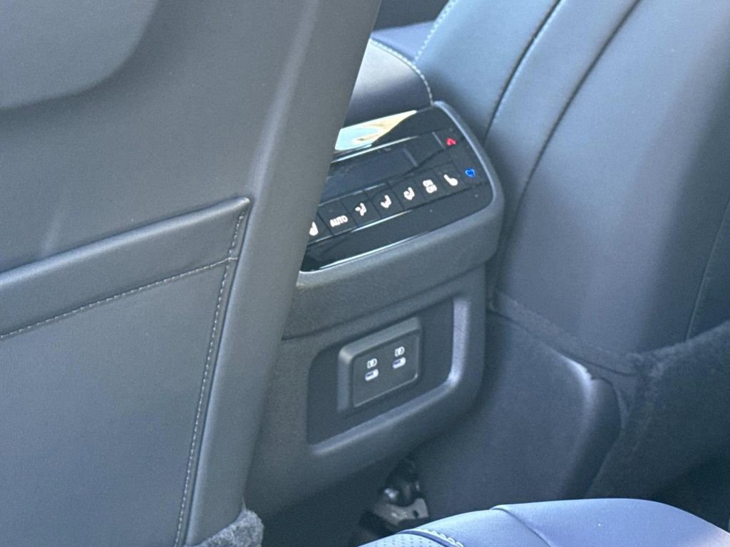 New 2026 INFINITI QX60 Sport image 17