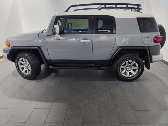 Used 2014 Toyota FJ Cruiser 4WD w/ Convenience Package image 2