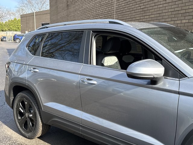 New 2025 Volkswagen Taos SEL image 4