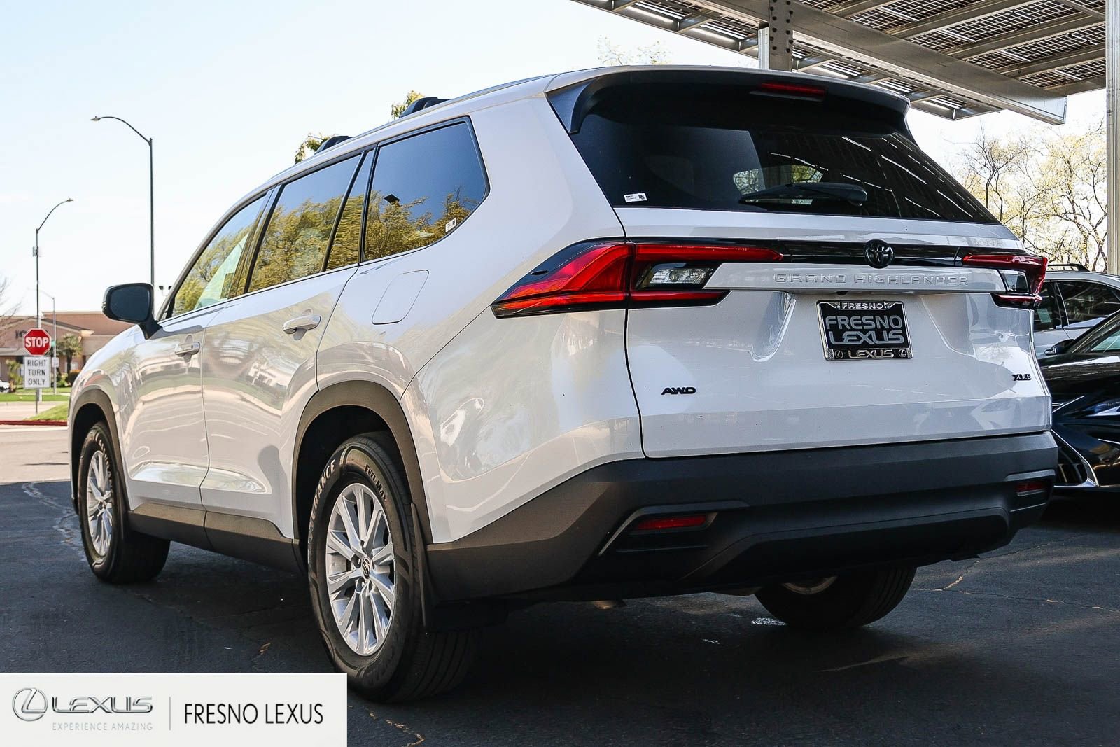 Used 2024 Toyota Grand Highlander XLE image 4