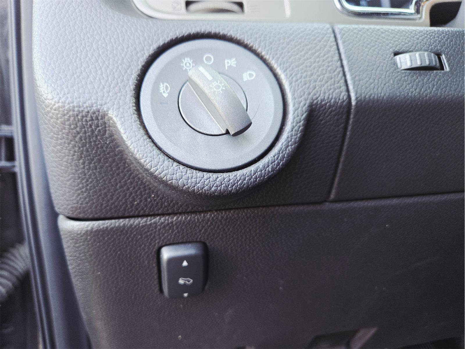 Used 2012 Lincoln Navigator 4WD image 45