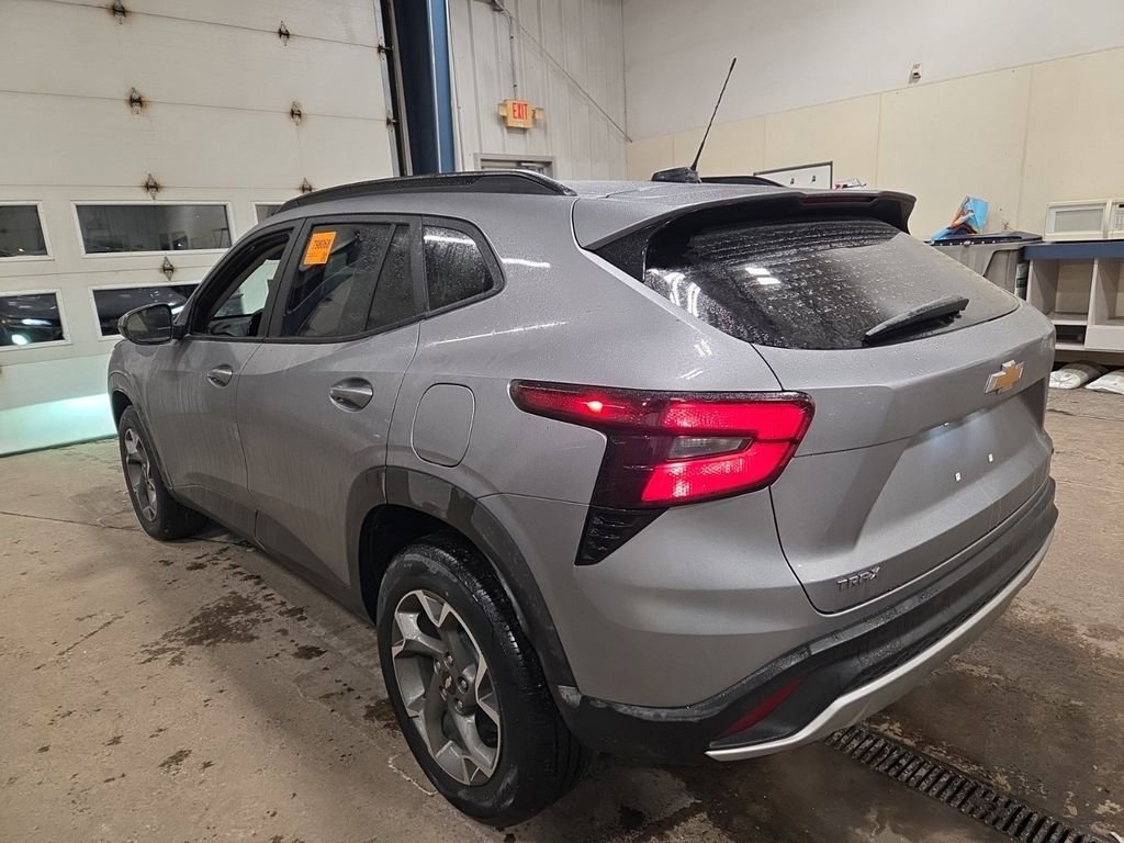 Used 2026 Chevrolet Trax LT image 4