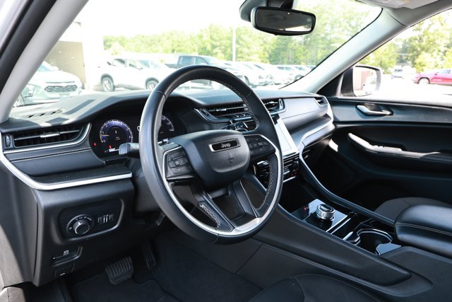 Used 2023 Jeep Grand Cherokee L Laredo RWD image 25