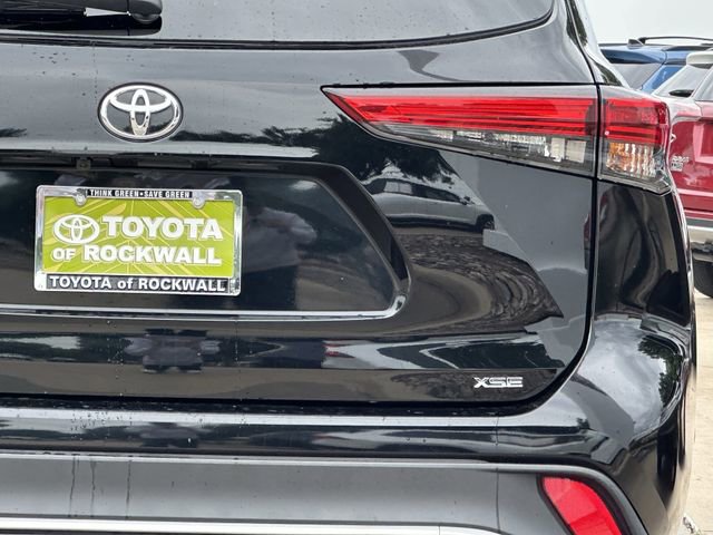 Used 2021 Toyota Highlander XSE FWD image 6