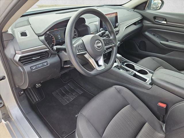 Used 2024 Nissan Altima 2.5 SV image 10