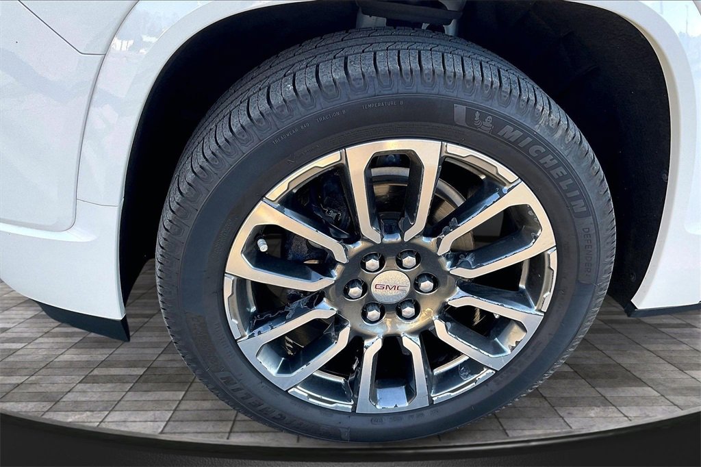 Used 2020 GMC Acadia Denali w/ Technology Package image 9