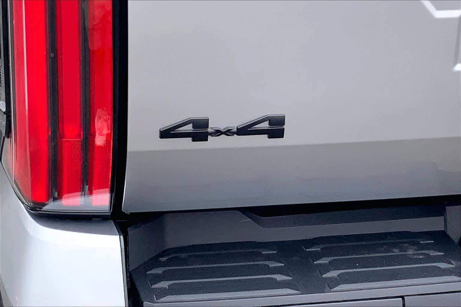 Used 2024 Toyota Tundra Limited AWD/4WD image 10
