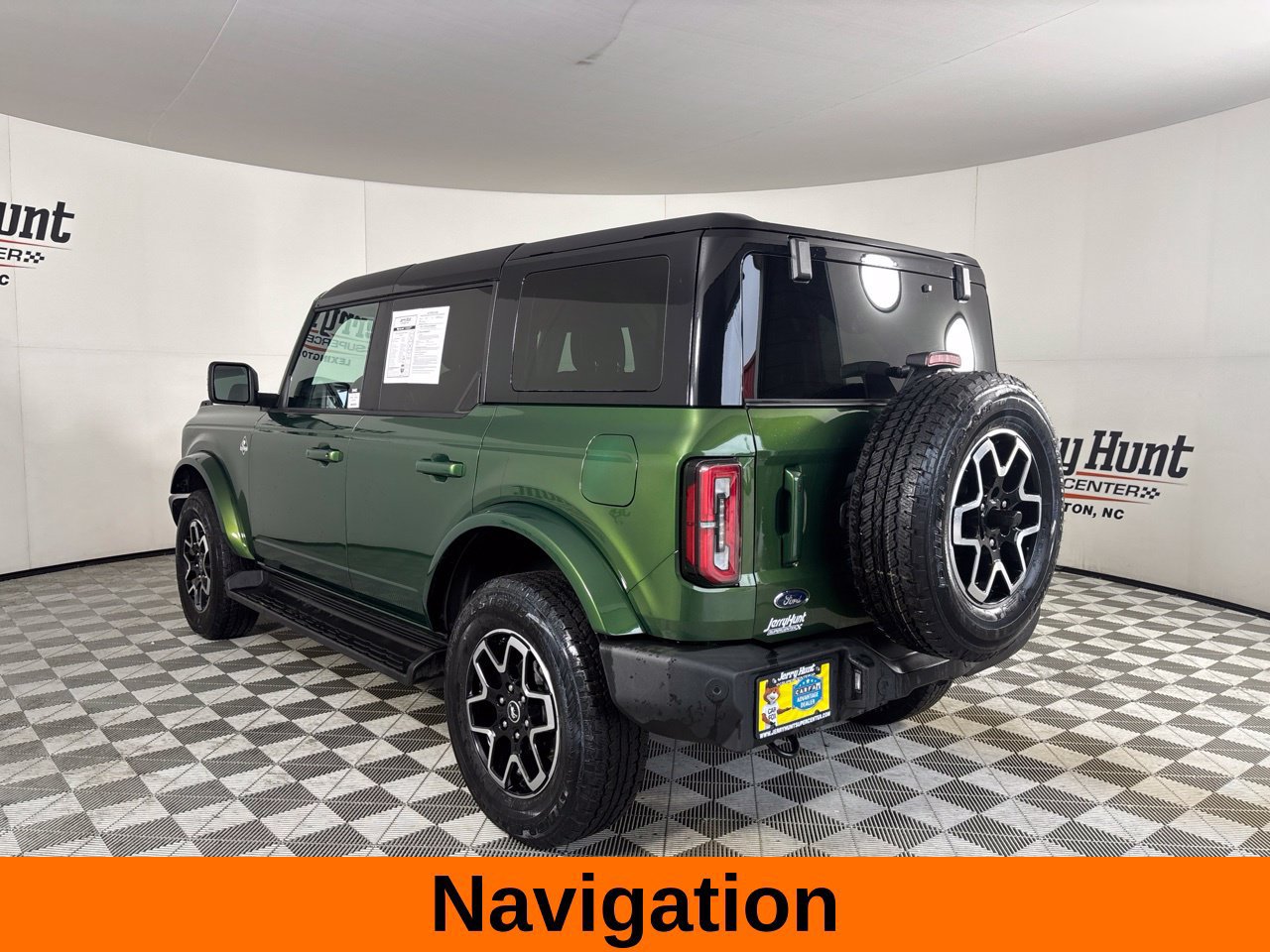 Used 2025 Ford Bronco Outer Banks AWD/4WD image 9