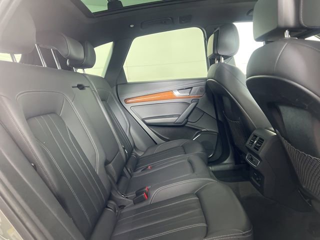 Used 2023 Audi Q5 2.0T Premium w/ Convenience Package AWD/4WD image 16